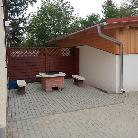 A Whole House With A Garden In For 2-10 Persons Holiday home *