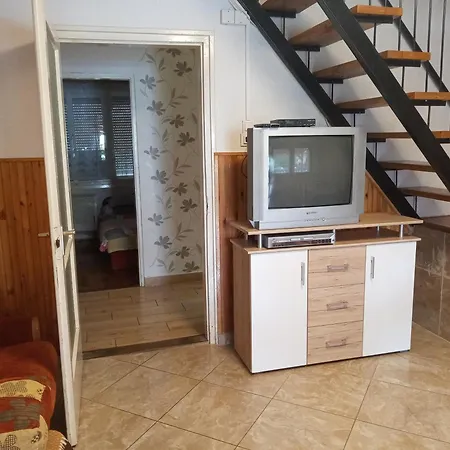 A Whole House With A Garden In For 2-10 Persons Holiday home